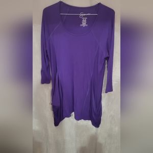 Women's 3/4 sleeve shirt.